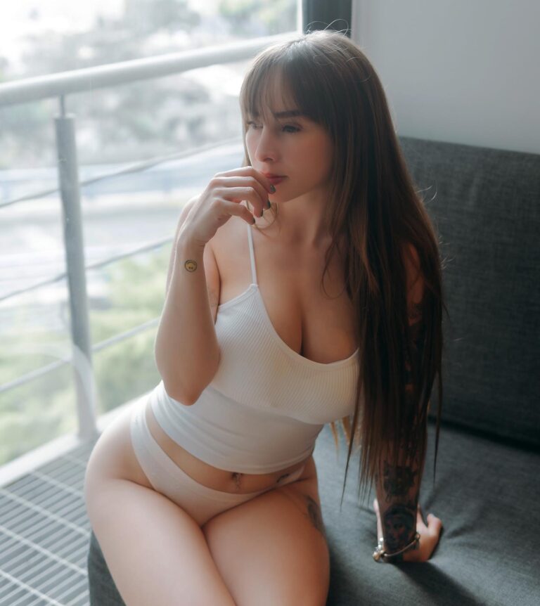 Aranza Cesarii Nude 4