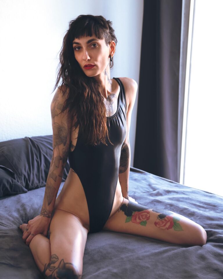 Astrid.bobbi Nude 3