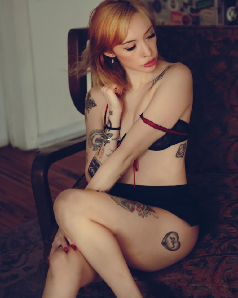 Cherryb0mbb Nude 2