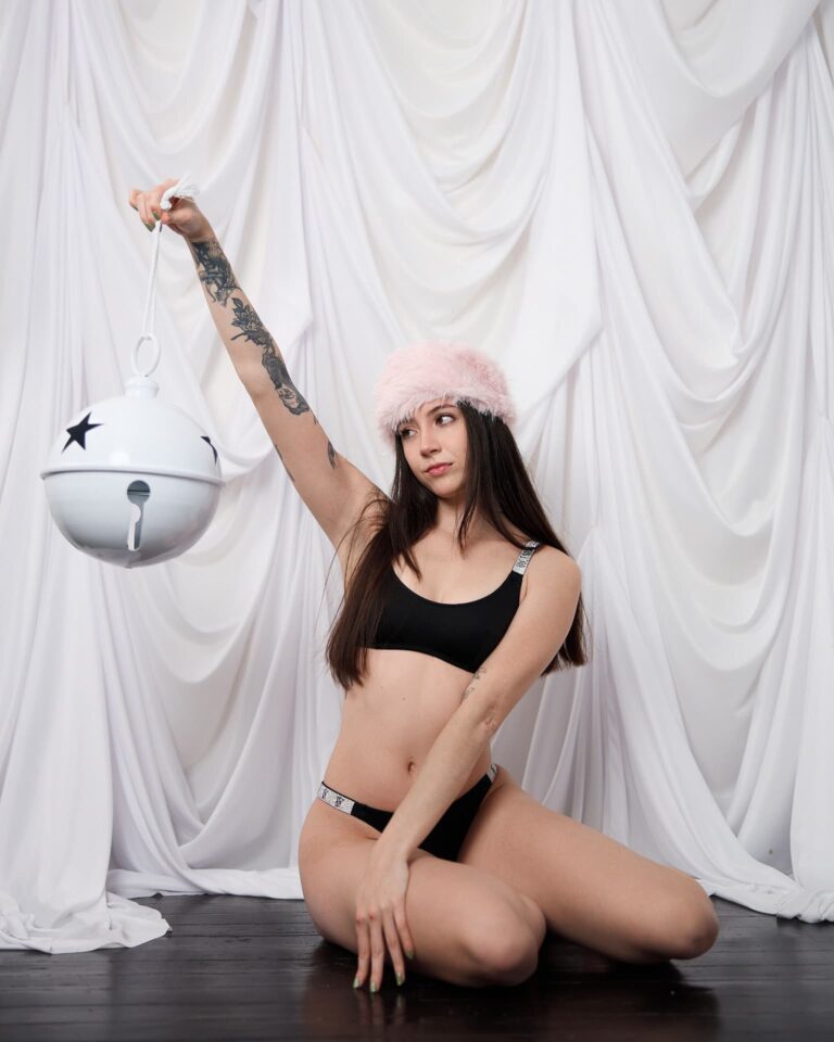 Mariana José Nude 1