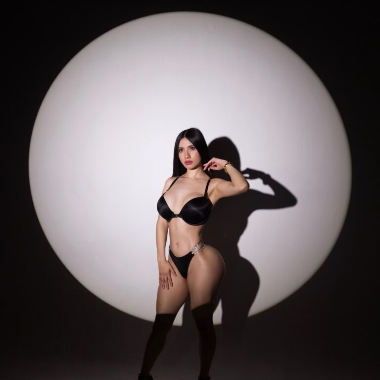 Scheyla Flores Nude 3