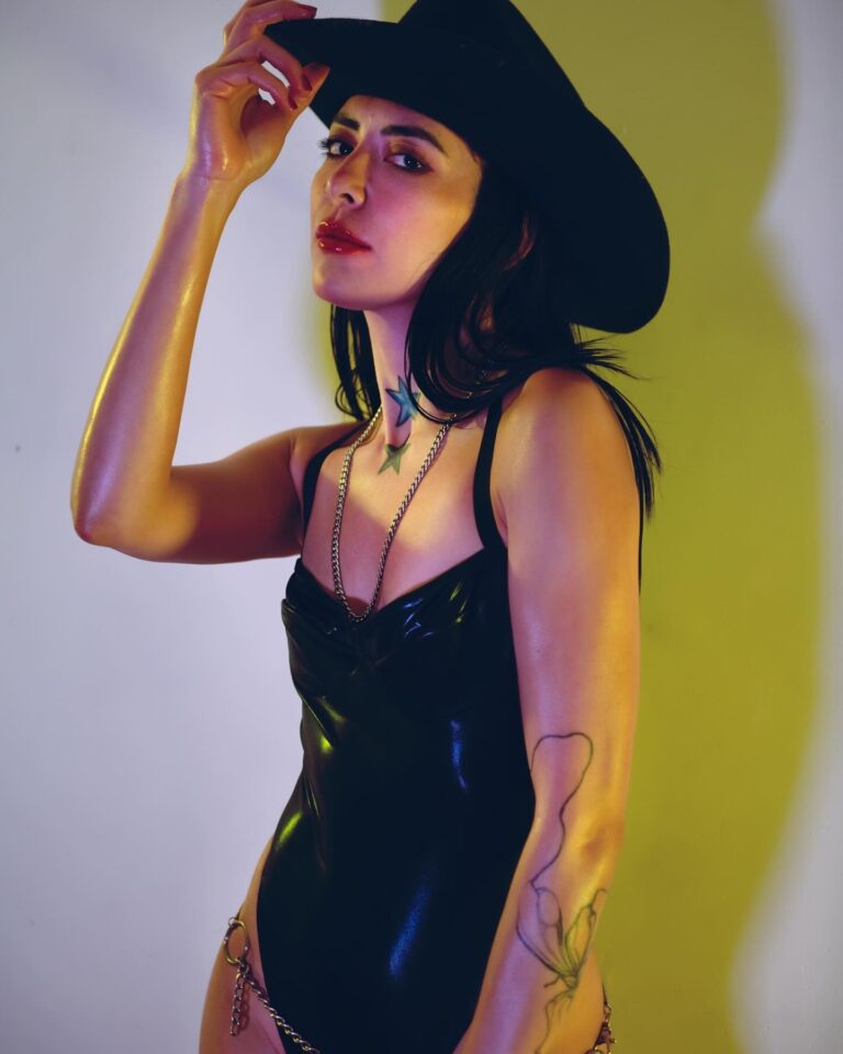 Aluna Nude 6